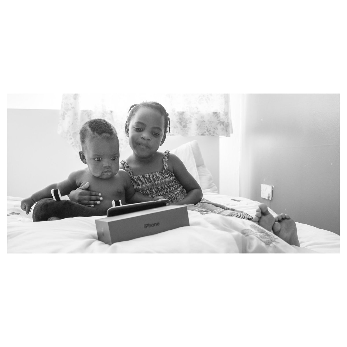 wardhoff's tweet image. iPhone saviour, better than a knight on a white horse..
#documentphotography #everybodystreet #lensculture