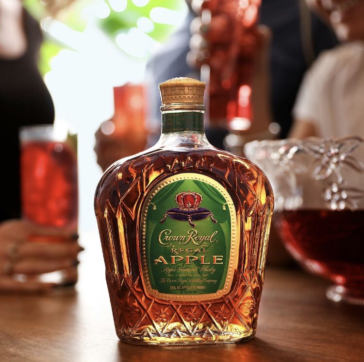 marissamarrero's tweet photo. 👑 Crown Royal Apple 🍏 #CrownRoyal #SundayFunDay #thebest #whiskey #shots #diageorep https://t.co/m7w4cSYOyd