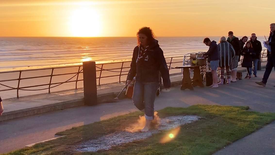 ShelterBoxCan's tweet image. We love the creativity of ShelterBox supporters! At the beginning of June, Katrina braved the heat and walked on fire to raise $240 for #families who have been affected by #disaster. Thank you Katrina – you are amazing 🔥⭐️👏 #firewalking