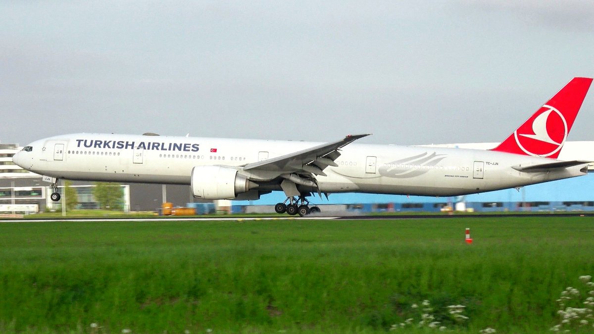 SpottingTimfly's tweet photo. It was cool to see the Turkish Airlines 777-300ER 
Amsterdam really has very interesting traffic
------------------------------------------
@TurkishAirlines
@Schiphol
------------------------------------------
#turkishairlines #aviation #AvGeek #planespotting #Amsterdam https://t.co/4JK6cyuP2j