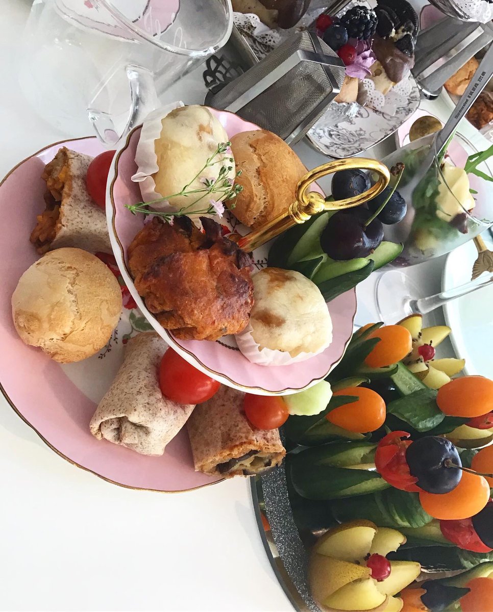 Mycakes6's tweet photo. #vegantweets #veganhightea #veganlife #veganwestland https://t.co/CqCILESbDo