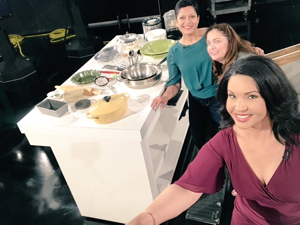 With <a href="/UrbanDomsticDva/">Flora</a> and <a href="/IndianApplePie/">Anupy Singla</a> talking about <a href="/LesDamesChicago/">Les Dames Chicago</a> and Le Culinary Bazaar fundraiser on <a href="/cbschicago/">CBS Chicago</a>.🍳