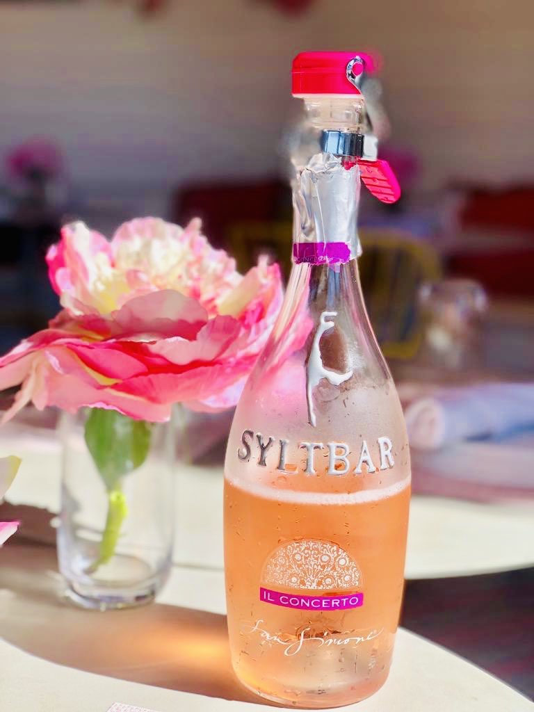 Syltbar's tweet photo. Add a little sparkle โจto your Rosรฉ all day with Mrs!๐ฅ๐๐ซ Your best friend is now available at @FIGandOLIVE_USA Melrose Place, CA ๐
#syltbar #syltbarprosecco #premiumprosecco #syltbarrose #prosecco #melroseplace #sparklingwine #figandolive #pink #healthy #healthylifestyle #ca https://t.co/2J6E4jQ2mr