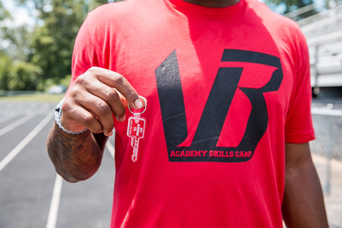 Vonn's tweet photo. Thank you @miamisilkscreen @Reshoevn8r @KINDSnacks Key Bonding Company for supporting the 2nd Annual Vonn Bell Academy Skills Camp! https://t.co/WOjsZmo2xN
