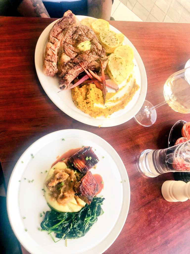 Wasanga_Mayhem's tweet photo. If you're in Suninghill, checkout De La Terra Kitchen. Black owned, very good food and it won't burn a hole in your pocket. https://t.co/084opSnXlJ