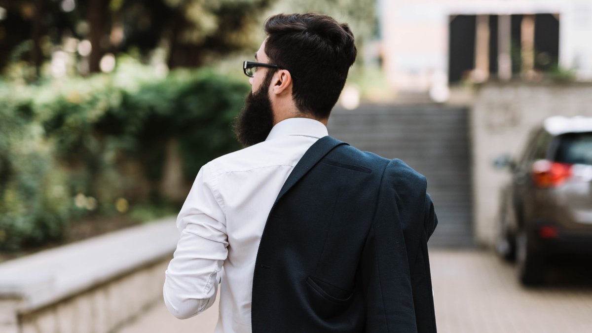 TopResume's tweet photo. Interviewing for a #seniorposition? Here's what you need to know. https://t.co/1nmygiOGJz https://t.co/bK9d27yVcK
