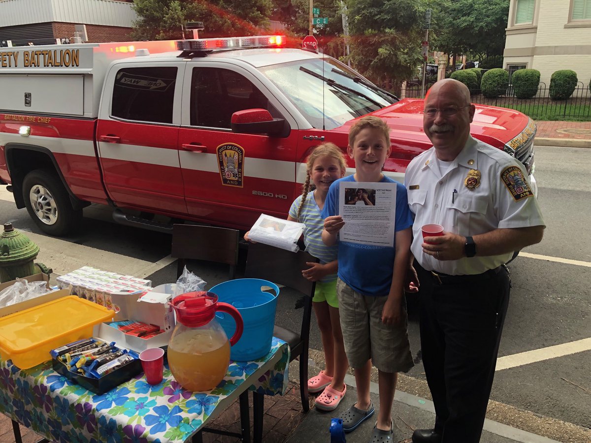DougBuchanan_DC's tweet photo. Battalion Fire Chief Sean Egan makes a brief pit-stop on Capitol Hill at Olivia and Evans ⁦@nathandarling⁩’s lemonade stand where they are collecting donations for ⁦⁦⁦⁦⁦@RAICESTEXAS⁩. Doing what’s right because it’s the right thing to do are #CoreValues https://t.co/SJCiZxrK1D