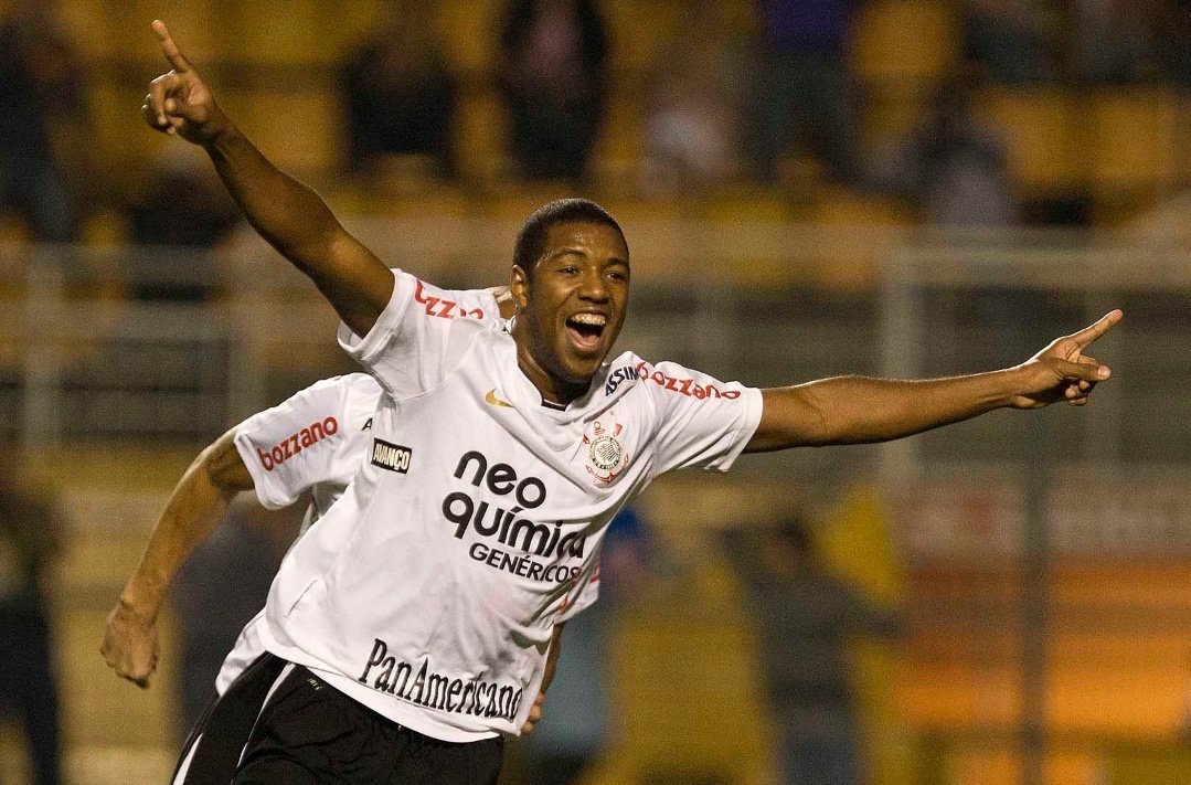 ForcaQuarta's tweet photo. #CorinthiansQFC 

Jucilei cogita trocar São Paulo por Corinthians, mas negociação não anda.

Representantes do jogador falaram com dirigentes corintianos, mas Carille se diz satisfeito com as peças que já tem no elenco. 

O volante não está nos planos do SPFC.

🗞 @UOLEsporte https://t.co/bhDk0MQzxn