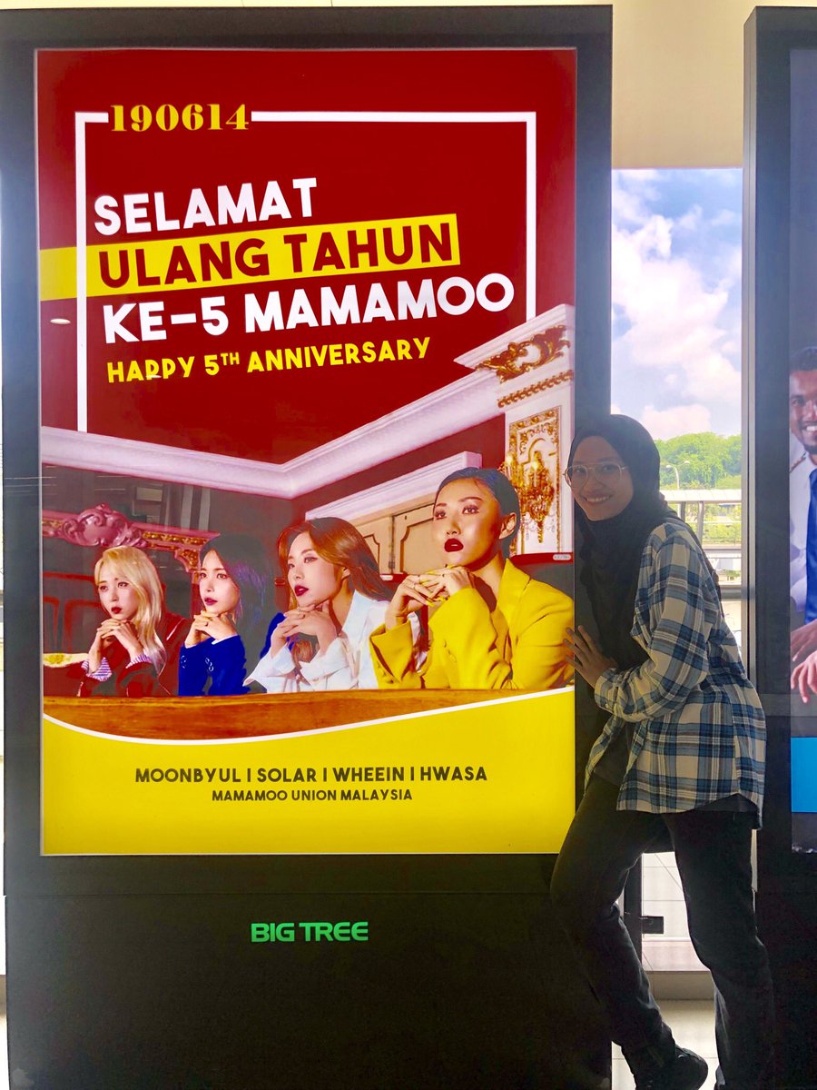 syamiraariff's tweet photo. Finally jumpa gak @RBW_MAMAMOO kat KL. Thanks everyone for making this happen, especially @MooU_MY
#5TahunBersamaMamamoo
#5yearswithMAMAMOO
#마마무와_함께한_5번째_5늘
#영원히_놓지않을게 https://t.co/1PD60JkyiG