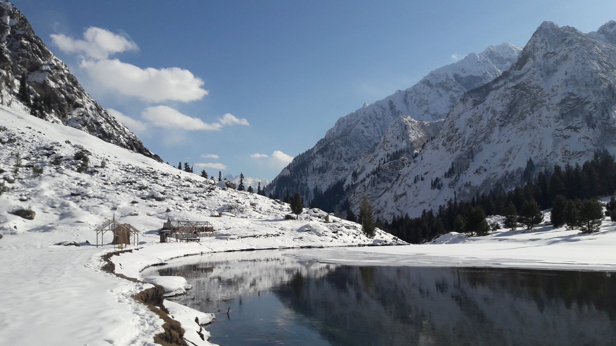 Harkalay1's tweet photo. Pakistan Beauty ❤
#kumratvalley #snow #BeautifulPakistan #travelpeacefulpakistan https://t.co/RG6UaObXBY