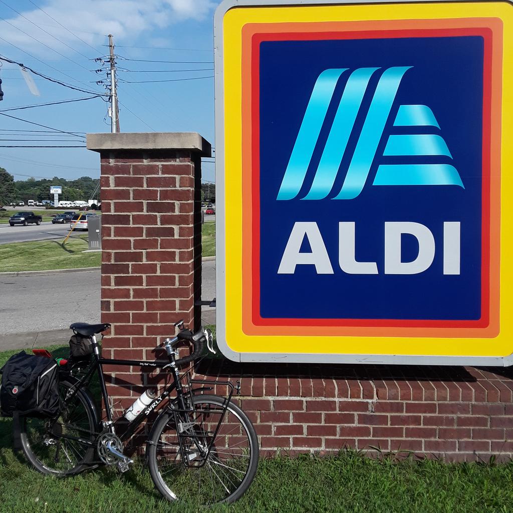 cyclingat10mph's tweet photo. Early a.m. #qaxing #bikeride before the #heatwave 9AM & 88° on the way to 95°. #hydrate https://t.co/PF32Gg882J