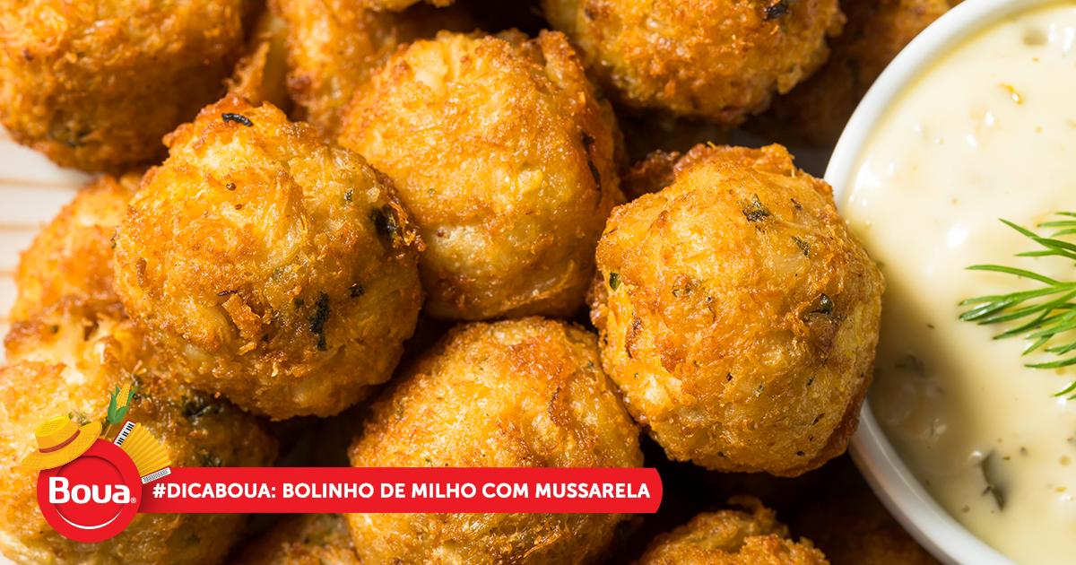 bouaoficial's tweet photo. Bolinho de milho é tão bom, mas tão bom, que para melhorar só se for recheado com a mussarela Boua! O modo de preparo é super simples: basta ralar o milho, temperar com sal e pimenta, rechear com mussarela e fritar em óleo quente. Prove e se encante você também!
#Boua #DicaBoua https://t.co/Tw9hRZ2PCd