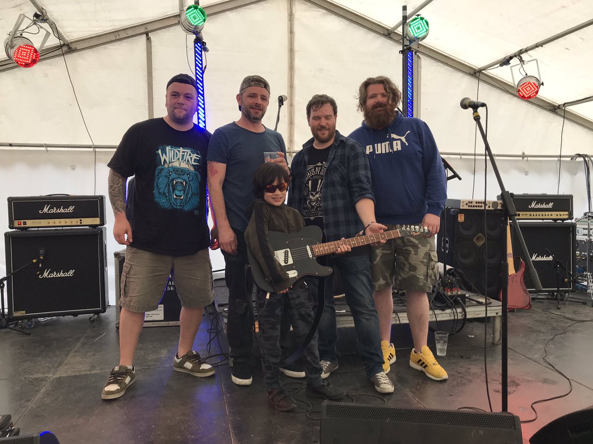 WildFireFestUK's tweet photo. @Burnthemapsband with their biggest and coolest fan π. Thank you lads for kickstarting day 3 of #wildfire.
#indie #classicrock #grassrootbands https://t.co/APNG4R0FqT