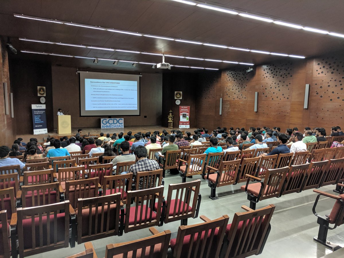 JaldeepAsodariy's tweet photo. Super Sunday with @Firebase team
A Great sessions and #FirebaseRoadshow event by @GCDCAhmedabad
#GDGAhmedabad #IndiaFirebase2019 https://t.co/hTW0qErKvt