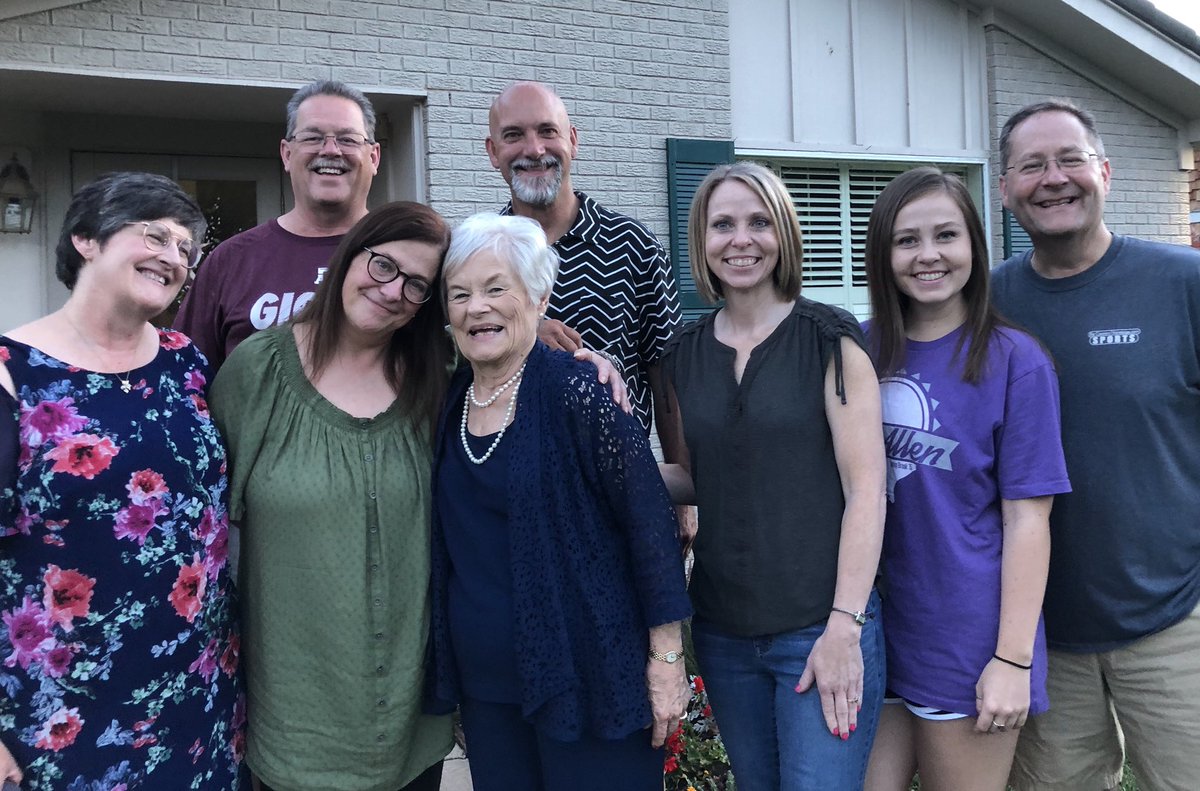 DRobSports's tweet photo. You lean on those you love in tough times, and the Robinett’s have plenty of folks on which to lean. (These pics don’t even scratch the surface) #family #framly https://t.co/eIZYItsWWC