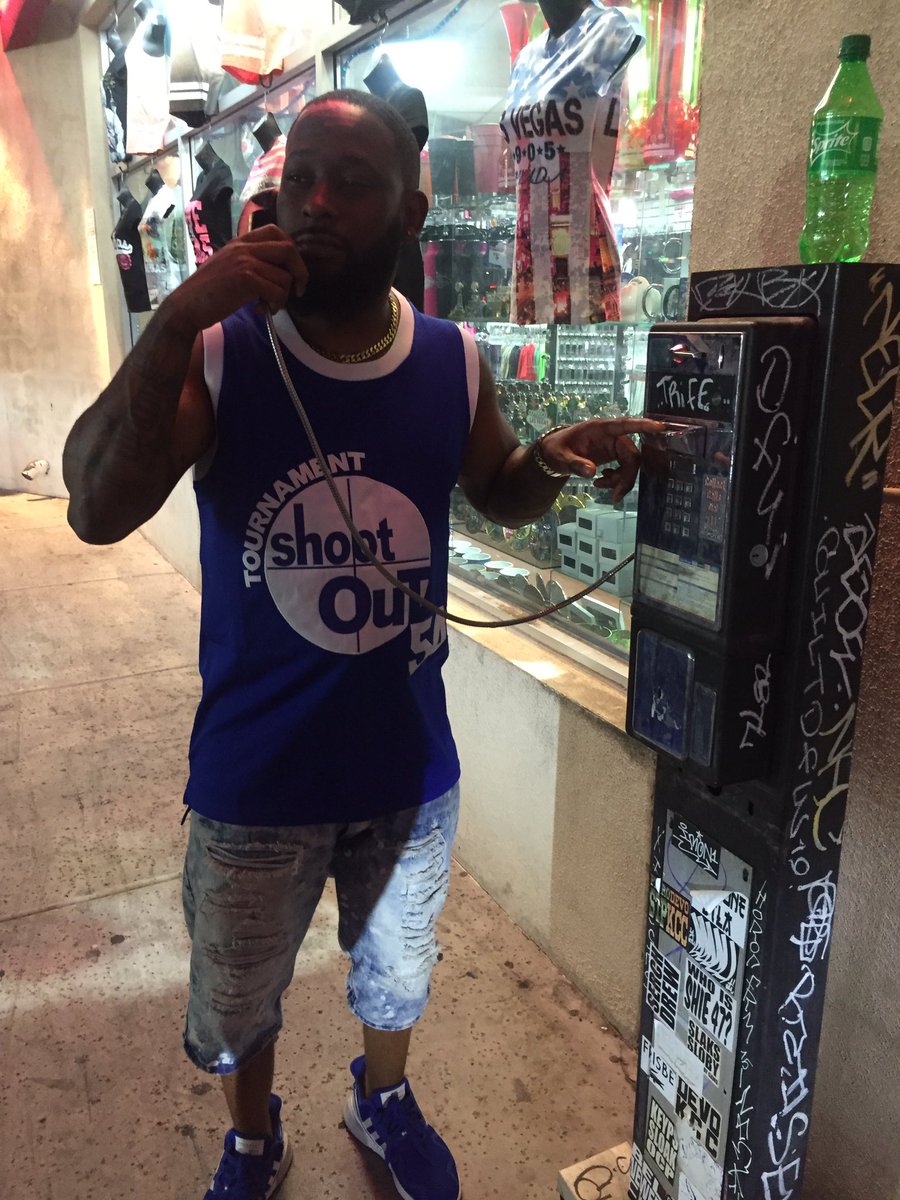 JonshaJones's tweet photo. This bitch betta have my money!!!! https://t.co/O2aVrN53HE