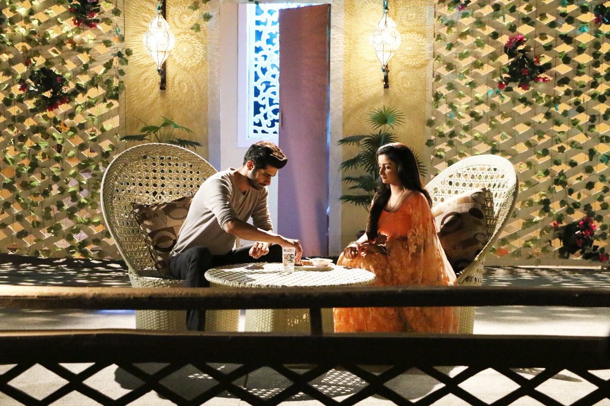 Sambhabana_M's tweet photo. "The Last Supper (on-screen)" 🤭 
Because I absolutely love this frame ❤️
@RrahulOfficial

#rrahulsudhir #sambhabanamohanty #tofriendship #majormissing https://t.co/VGWCwZjhTF