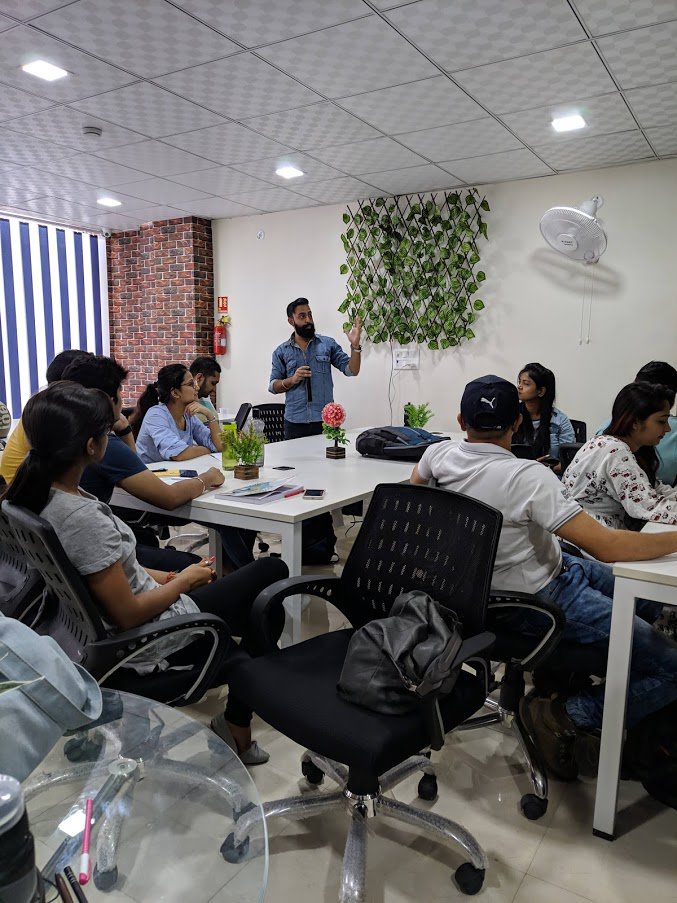 Design_Boat's tweet photo. WELCOMING the Third batch of our Delhi School
Bunch of UX/UI Designers in making 👨🔧
#uxuidesign #uxdesign #uidesign #newbatch #delhi #designboat https://t.co/mFZbRQa9F5