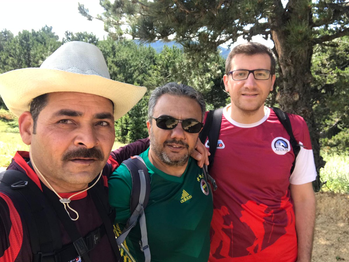 FarukBangir's tweet photo. Bugün ekibimizle Sinanpaşa Yörük Mezarı köyü yakınlarında bulunan Ahır Dağları’nın bin 916 metre yüksekliğindeki Hacettepe zirvesi yürüyüşünü gerçekleştirdik ve zirve yaptık. #Afdos https://t.co/daCeXLp4AP