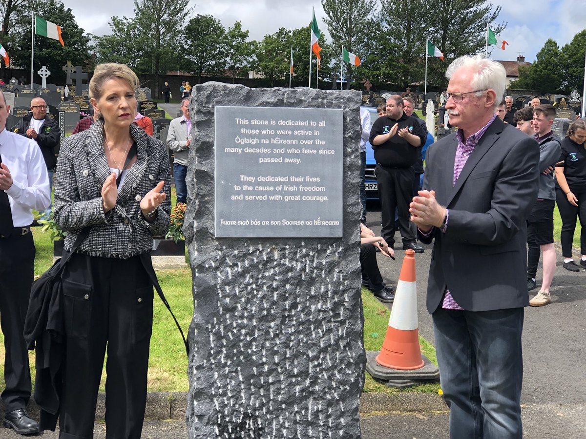 M_AndersonSF's tweet photo. A fitting tribute to finish a weekend of commemorative events to honour Derry’s Republican Dead.

@ElishaMcC_SF MP addressed the republican family about tough times endured &amp; the importance of a family staying together

Proud to unveil the new Republican stone with @billmaginn https://t.co/EVKAPIcpBR
