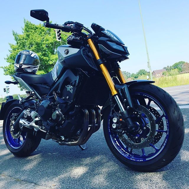 SCOPPEX's tweet photo. 🥵 it’s hot... but anyway 👊✊💥
—————————————
Yamaha MT09 SP 🇯🇵
- Arrow Thunder Exhaust - LSL Mirrors - Motogadget turn signals - Rizoma Windscreen —————————————
#motorcycle #mt09 #mt09sp #Yamaha #nakedbike #braap #wheelie #schleifen #kurve #bikeporn #arrow #pornbike #lsl #… https://t.co/rWNT5yGpFK