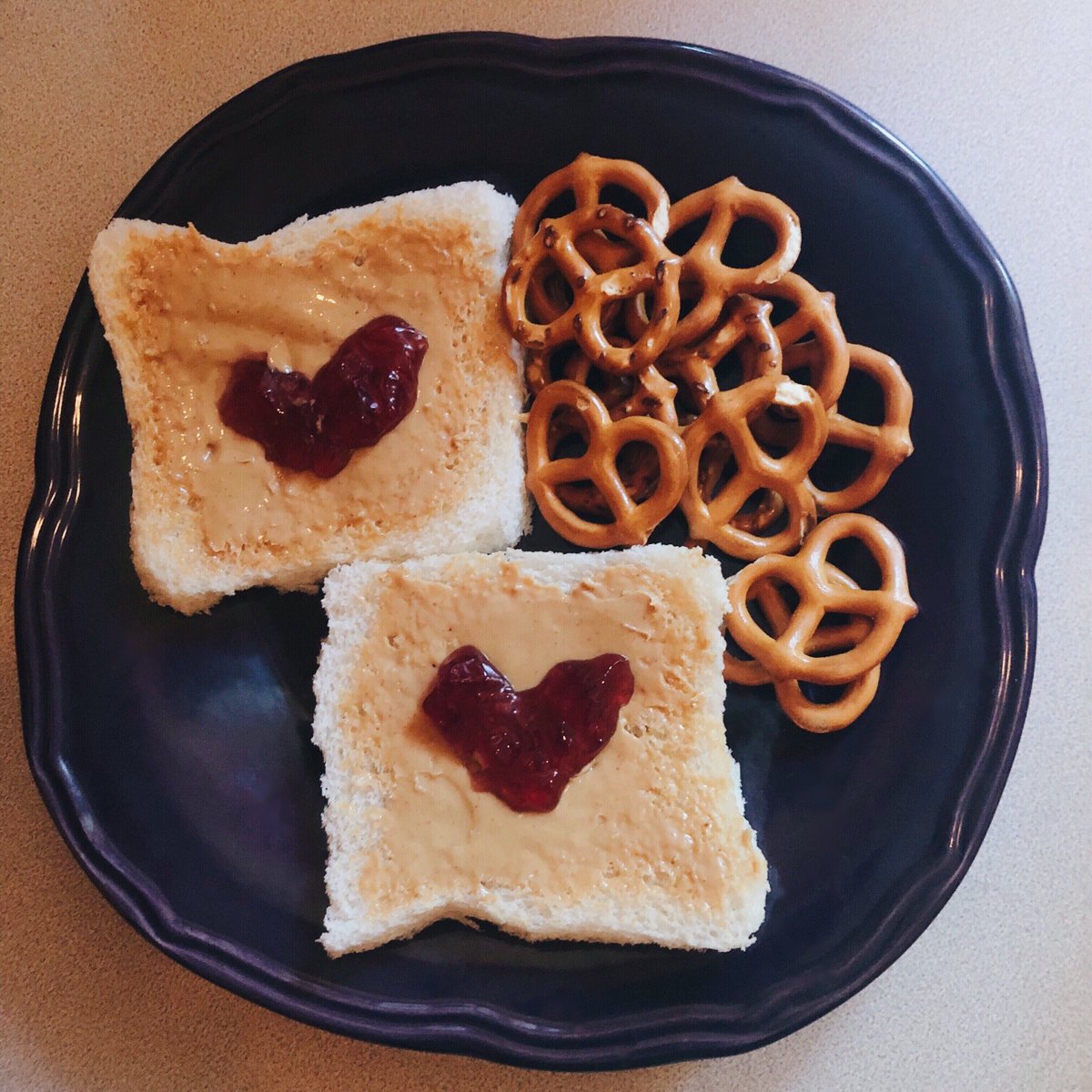 lovelycravings's tweet photo. #favmealsofedtwt 🥜
one of the staples of my childhood https://t.co/TL5DQuwnfj