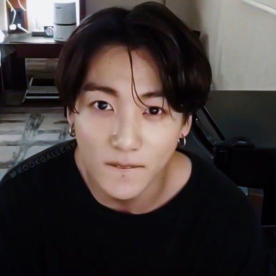 purplesNgreen's tweet photo. Taehyung slammed the door and double locked it the moment he saw who and what’s outside his hotel room.
He even len on the door to make sure it’s tightly closed.
“Oh no, not again.” Jungkook mumbled to himself before knocking again. He wasn’t even able to see Taehyung coz of https://t.co/Dplvfff9rx