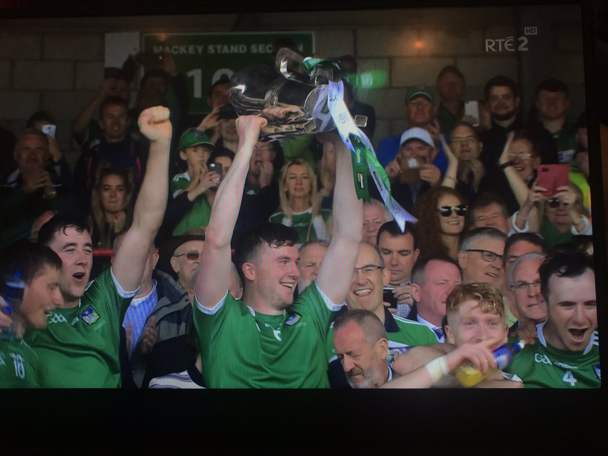 shivkelli's tweet photo. What a feeling 💚💚💚 #MunsterChampions @LimerickCLG #MunsterFinal #limerickvtipp #LuimneachAbu https://t.co/m3qtRqVhtZ