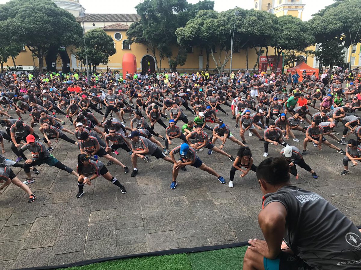 ADN_Bucaramanga's tweet photo. #AEstaHora Tras la ceremonia de instalación y ejercicios de estiramiento y calentamiento, realizados en la plaza cívica, se corre en calles céntricas de Bucaramanga la prueba 10k #RUNNERSBODYTECH https://t.co/awz5KJHEgZ