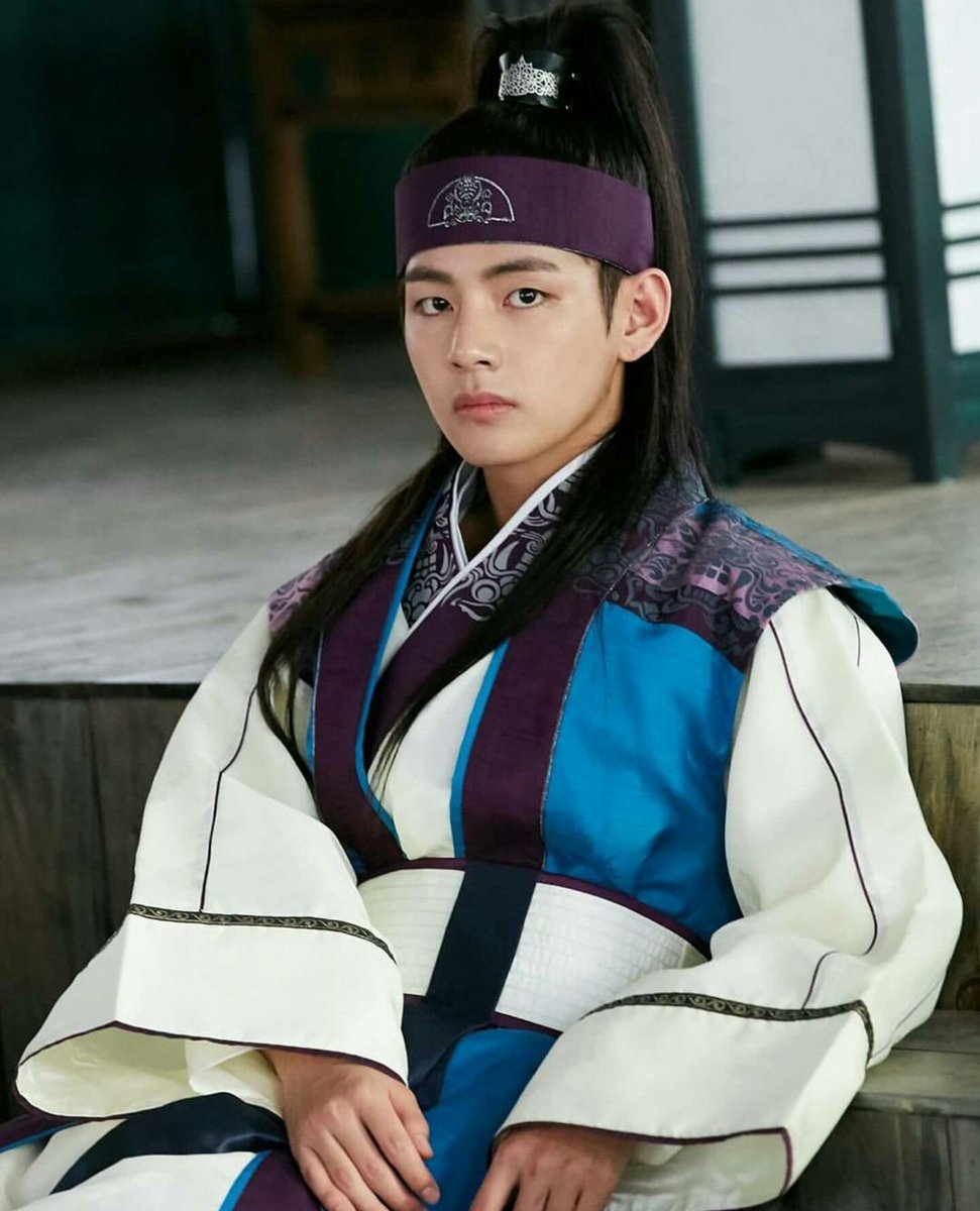 MaijaKoko's tweet photo. Just a kind reminder about Taehyung's bright acting debut. He was incredible as Han Sung in Hwarang. His innocent, immature and childlike appearance made us all fall in love with his character. He's amazingly talented and played his role so well, I'm forever so proud of him 💜😭 https://t.co/z1wwZtDISQ