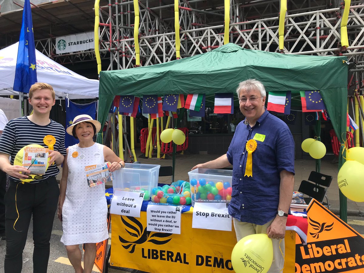 HampsteadLDs's tweet photo. Having a great time at the South End Green Festival ☀️ 🌳 

So far our poll seems pretty decisive 🇬🇧🇪🇺 https://t.co/0G3v6BRuRO