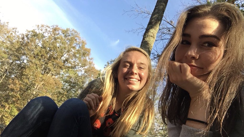 ellieohara16's tweet photo. Happy (late) bday Emma Lordy!! 18 never looked so good! I love you so much and I’m so grateful to have you in my life. My forever best friend 💛 @_lordee https://t.co/QyyG1yK56N