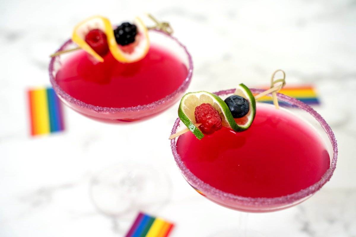 Happy #Pride Chicago! 🏳️‍🌈 We’re celebrating in style with these custom cocktails. 🌈 Sip on some Paramount Pride. Live life colorfully with @paramountchi: bit.ly/2SKBfeA.
 🍸 #ParamountEvents