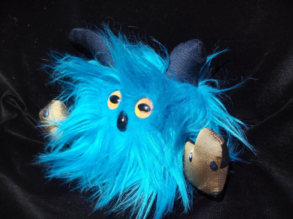 windgypsy's tweet photo. Hi, my name is Splat. I am oriented a bit differently than my Woobie family and I have a broken horn. That just means I'm special and unique. I like to cuddle and be near you.

#woobiemonster #handmade

https://t.co/lEXJ4LIvgN https://t.co/Fgc0afOcSQ