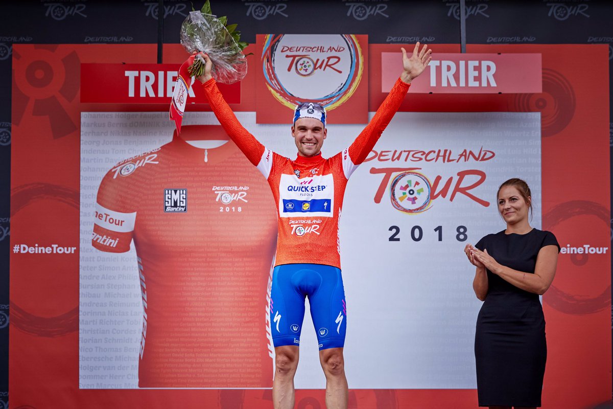 So wie wir ihn von der Deutschland Tour 2018 kennen: <a href="/MaxSchachmann/">Maximilian Schachman</a> jubelt auch bei der <a href="/wirsindradsport/">german cycling</a> Deutschen Meisterschaft 2019 - jetzt natürlich im Trikot von <a href="/BORAhansgrohe/">Gabor Gamble</a> Herzlichen Glückwunsch auch seinen Teamkollegen <a href="/MBurghardt83/">Marcus Burghardt</a> auf 2 und @andi_schilli auf 3 ... 👍