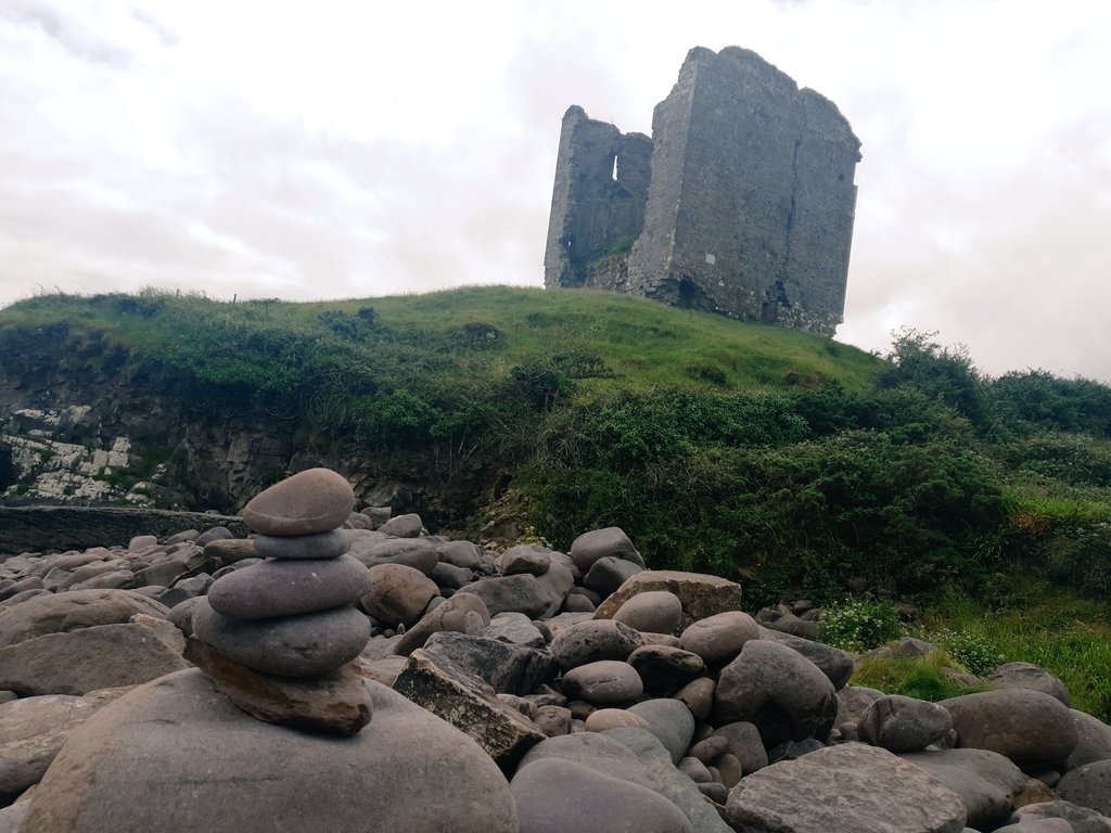 ToursKillarney's tweet photo. Minard Castle Dingle.... spectacular.... Slea Head Drive... 🤩🏞🍀 https://t.co/rswhMqZIjG