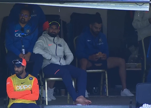 SirJadeja's tweet photo. Yes, we lost the match intentionally. Here's the proof with a subtle message for Sarfaraz Ahmed and his team 🤣😎🍔 #INDvENG #IndiaVsEngland #INDvsENG https://t.co/5HEpNSmIZO