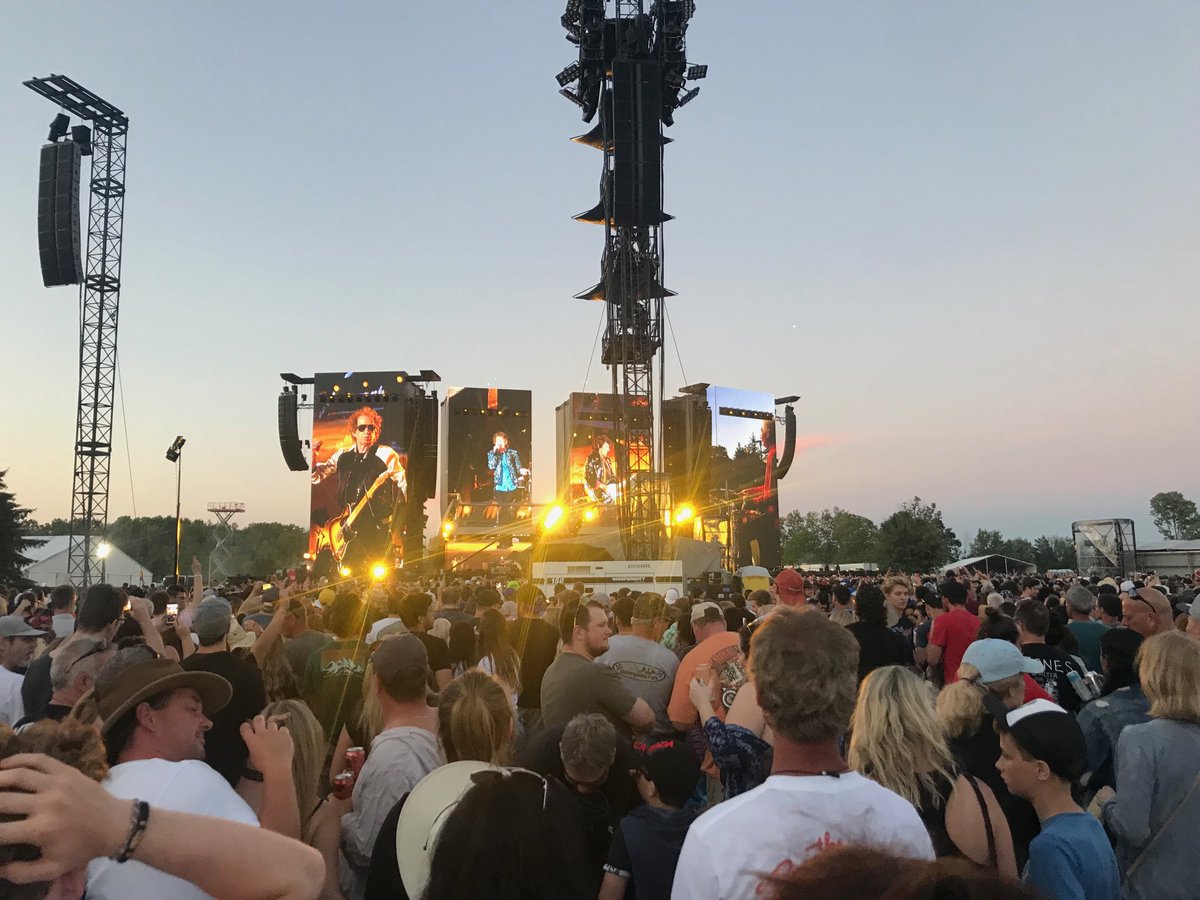 coombsy99's tweet photo. Lots of fun at the Stones concert! https://t.co/j7J7QChAwy