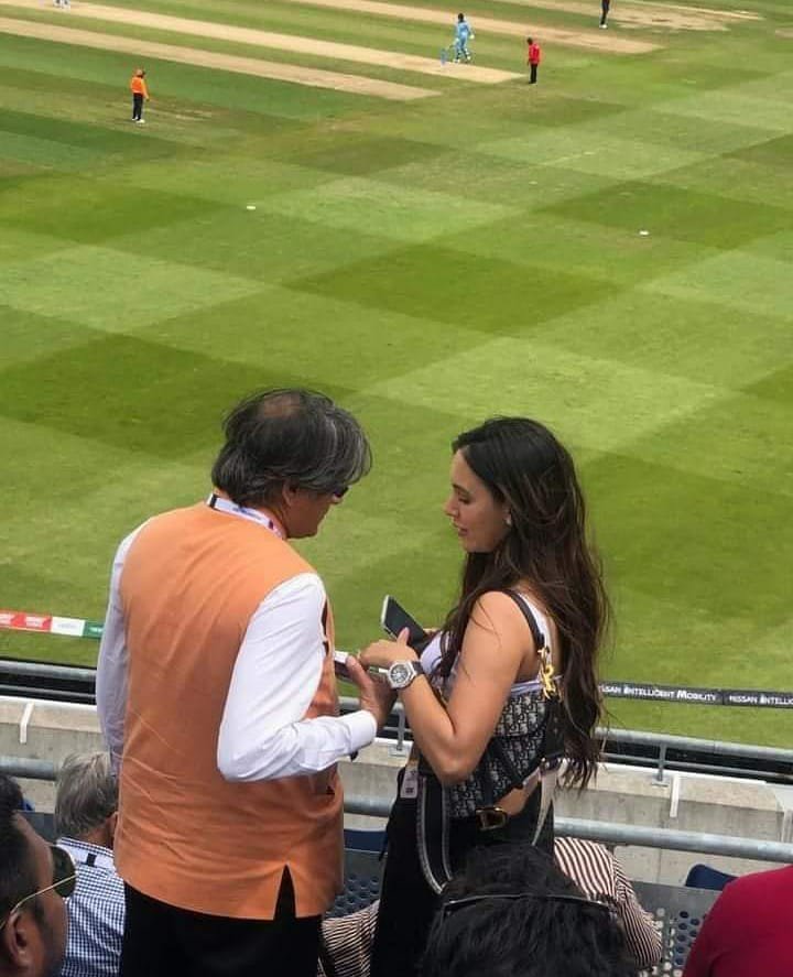 Shivi__08's tweet photo. He never stops hunting😂 https://t.co/yrmPoHBLKr
