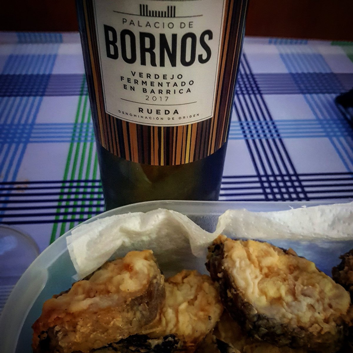 gurdus1's tweet photo. comida de domingo proporcionada por la suegra, con un vinazo, untuoso, con un cuerpo excepcional, para no cansarse de echaese tragos todo el día #palaciodebornos #wineculture #winetime #winemoments #wineweekends #wineseries #winelover #amantesdelvino #culturadelvino🍷🍾🌙💃 https://t.co/3bZUSME9Mh