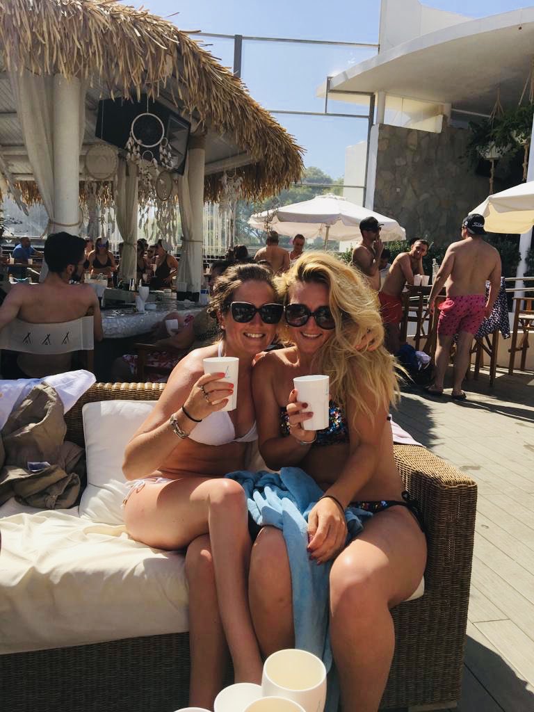 CollettEventing's tweet image. On the way home from an AMAZING few days away with these girls ☀️👙🍹🏖💕 #Marbella #GirlsOnTour #EarlyBirthdayCelebrations #Epic #Fun