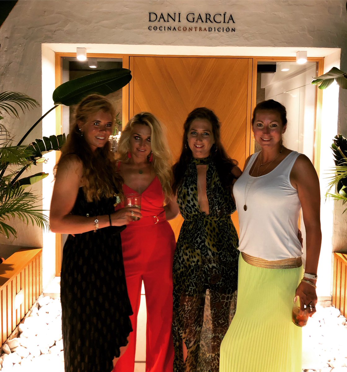 CollettEventing's tweet image. On the way home from an AMAZING few days away with these girls ☀️👙🍹🏖💕 #Marbella #GirlsOnTour #EarlyBirthdayCelebrations #Epic #Fun