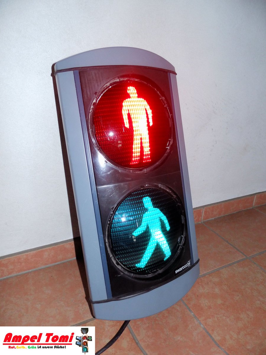 AmpelTomiDe's tweet photo. Swarco AluStar Kfz Signalgeber mit Männchen Typ Dänemark. Ausführung in Verkehrsgrau und Schwarz, 210mm Leichtfelder und FuturLED3 in 230V. Der AluStar zählt zu meinen Lieblingssignalgebern! 🚦🚦🚦
#ampel #swarco #alustar #trafficlight #verkeerslicht https://t.co/5oBKKAvEuf