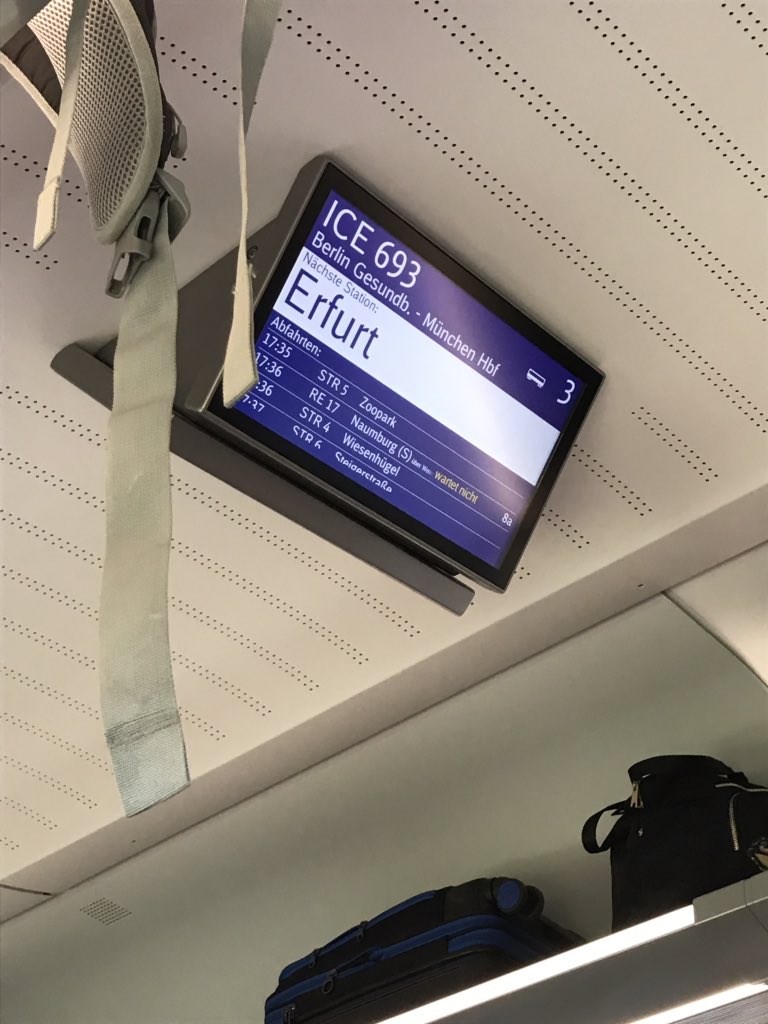 NA <a href="/DLR_next/">DLR_next</a>  <a href="/tobi22_/">Tobi</a> <a href="/Lisa_B_yaez/">Lisa_yaez</a> einfach aussteigen und nochmal #dlr_raumfahrt_show im Stadion?😬🤪🙃