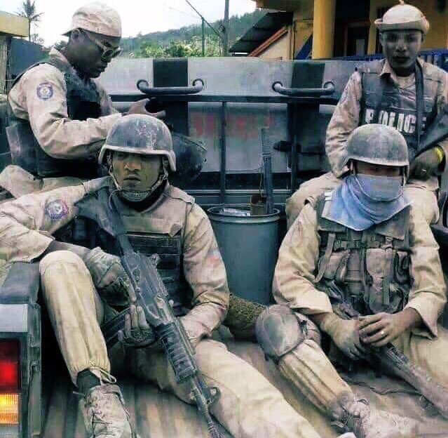 Ewo papa ki nan PNH yo, ki pa janm pè al nan misyon, ki pran anpil kout wòch, ki bo pitit yo avan yo soti e ki pa menm konn si y’ap antre. Ewo lannwit kou lajounen yo, mwen swete nou bòn fèt #FètPapa