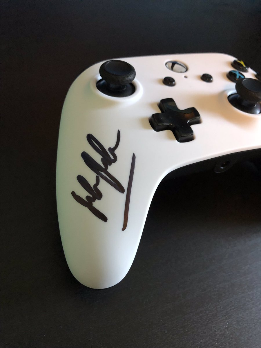 EmbersGG's tweet image. For all you @jake_kaufmann fans out there, we are doing a signed controller giveaway! 

TO ENTER:
☑️Follow @EmbersGG and @jake_kaufmann 
🔁RT this tweet

One winner will be drawn for the controller on July 12, 2019 at 20:00 EST.