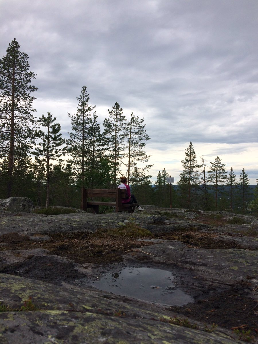 MaisSianoja's tweet photo. Alkuviikosta Ounasvaaralla oli aikaa mietiskellä loppukesän suunnitelmia, kun paikka mm-joukkueeseen ei auennut. Reissusta tarttui mukaan myös kesäflunssa, joka vesitti osallistumisen eiliseen sm-keskimatkan kisaan. #parantumisiin #etiäppäin #nonamesport #msparma https://t.co/Q8zXUol5Kc