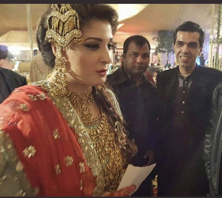 Samiaimtiaz3's tweet photo. Jewellery ki dukaan wants to be leader of Pakistan. Really. Money can’t buy you class https://t.co/PaYKix2vh0