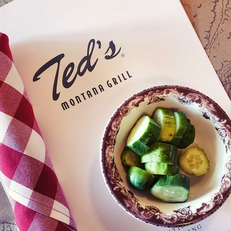 TedMontanaGrill's tweet photo. It’s the little things that make a big difference. Like a bowl of our signature Half Sours to enjoy while you look over the menu. Do you know what a Half Sour is? Reply here for a chance to win a gift card! #TedsMontanaGrill #itsthelittlethings #halfsours #OnlyAtTeds https://t.co/FKyzlLf862