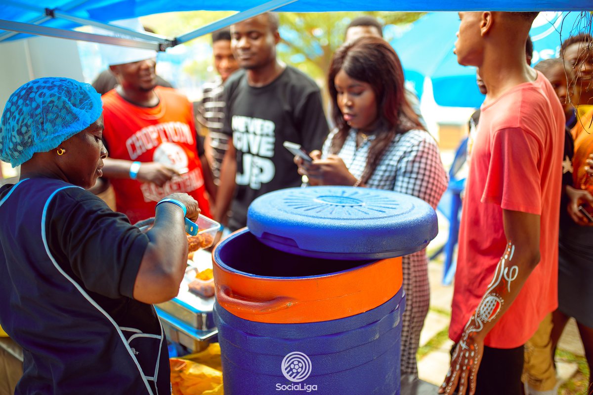 TheSociaLiga's tweet photo. - @OnTheGoLagos delighting the guests with their delicious meal package and excellent service at the last MD...

They offer very affordable breakfast and lunch packs for even as low as N500 and are available everywhere even in Lagos traffic.

#SociaLiga #VendorFocusWithALAT https://t.co/6SXW9SvIKx